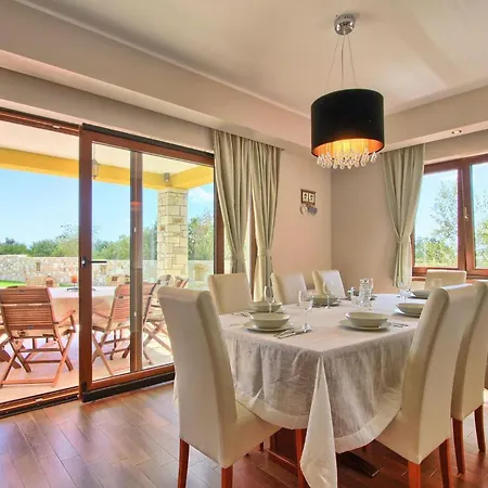 Yasmine Holiday home *