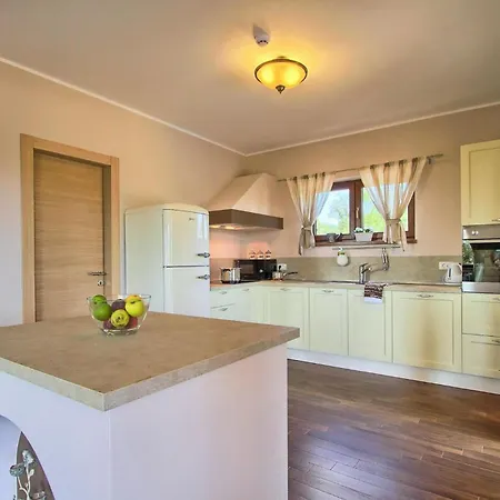 Yasmine 度假居 罗维尼