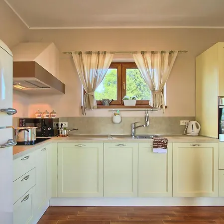 度假居 Yasmine 罗维尼