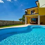 Yasmine Tatil Evi